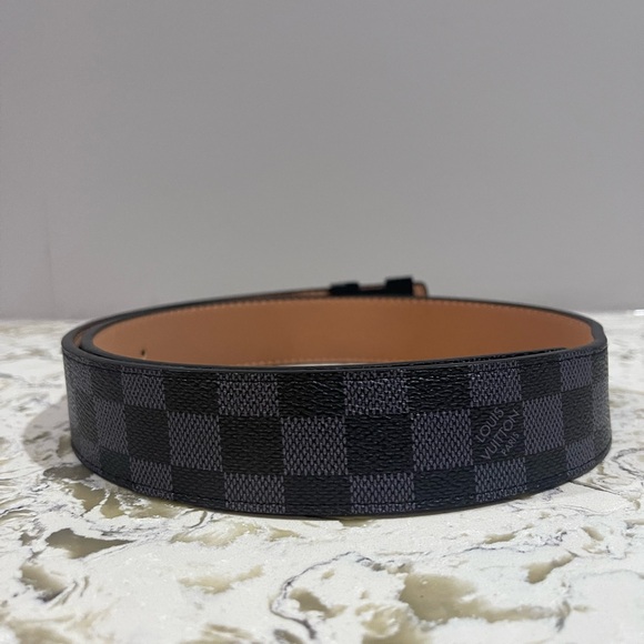 LV BELT only been used couple of times new condition 150 Price is negotiable. - Picture 2 of 4